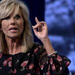 Beth Moore Apologizes For Role In Elevating Complementarianism To Matter Of '1st Importance'